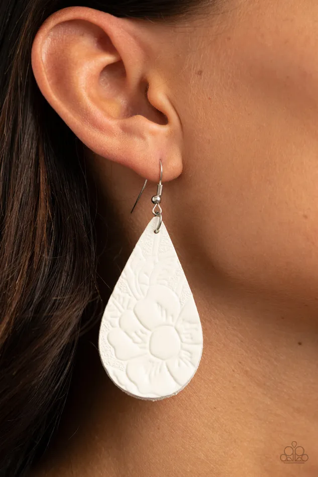 Paparazzi Beach Garden White Earrings A Finishing Touch Jewelry Earrings