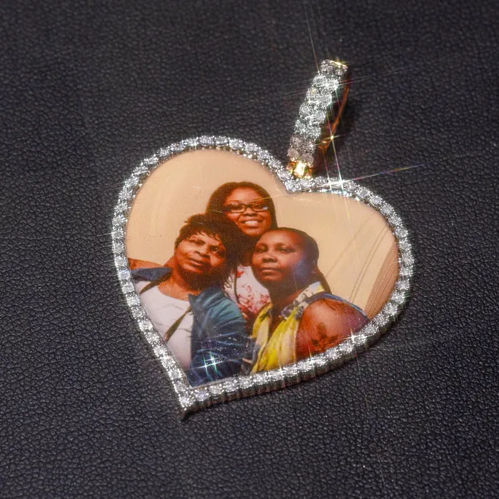 Necklaces GND Gold Heart Memory Charm Pendant 15 Cttw Round Natural Diamond Mens 701 grams