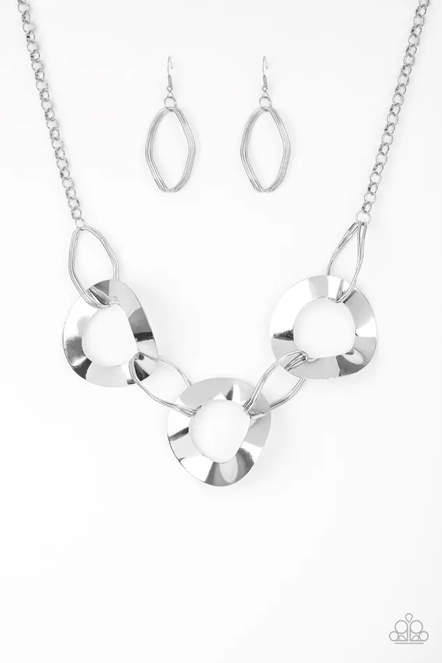 Necklaces Paparazzi Modern Mechanics Silver Wavy Hoop Necklace Paparazzi Accessories Necklaces Paparazzi Modern Mechanics Silver Wavy Hoop Necklace Paparazzi Accessories