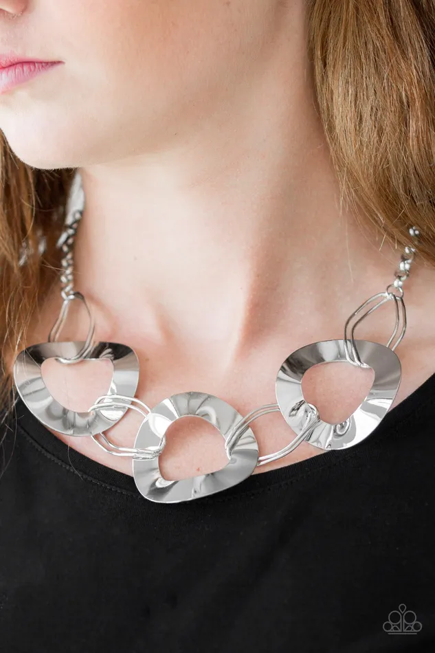 Necklaces Paparazzi Modern Mechanics Silver Wavy Hoop Necklace Paparazzi Accessories Necklaces Paparazzi Modern Mechanics Silver Wavy Hoop Necklace Paparazzi Accessories